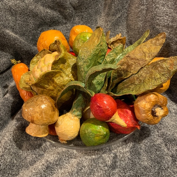 21 Paper Mache Faux Fruit Vegetables Folk Art Food Realistic-Vibrant NICE! - Picture 3 of 5